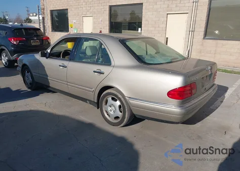 1999 Mercedes-Benz E 320 from USA, damaged, VIN WDBJF65H6XA920142